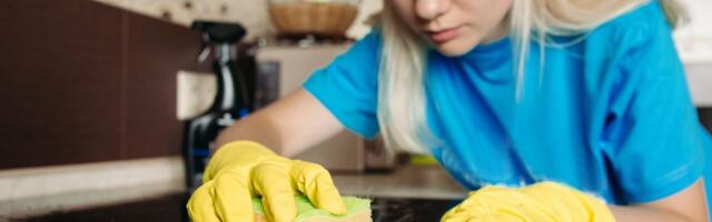 4 genijalna trika za čišćenje ravne ploče na šporetu: Bez ribanja i jakih hemikalija