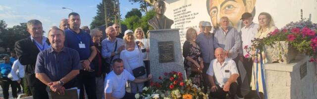 Dobrivoje Topalović dobio spomen-bistu u rodnoj Preljini