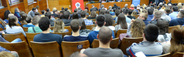 Vratio se sin sa ispita. Pita ga otac: Kako je bilo?