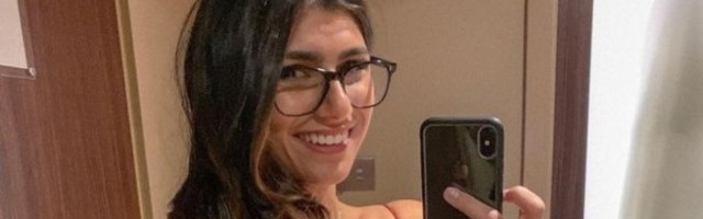 Mia Kalifa u suzama objašnjava zašto više ne nosi naočare