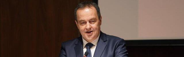 Dačić: Protesti očajnički pokušaj prikrivanja poraza!