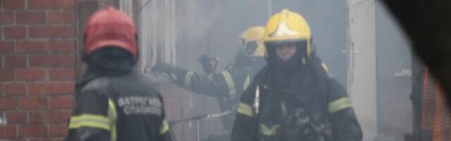 POŽAR PROGUTAO GARAŽU I POLA KUĆE! Jeziva buktinja kod Požarevca, automobil izgoreo do golog metala