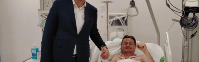 Vučić sa Glišićem u bolnici: "Darko nesalomivi" (FOTO)