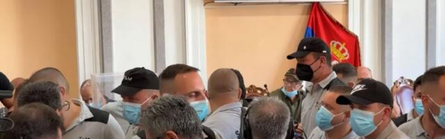 Haos u Zaječaru: Privatno obezbeđenje BIJE I DAVI opozicionare