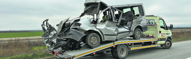 TUGA! POSLEDNJA NADNICA Žitelji Mladenova opraštaju se od svojih sugrađana koji su nastradali na putu Irig–Ruma