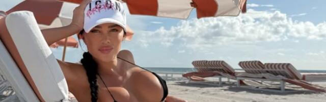 (VIDEO) Ona bi i Kopaonik otopila: Stanija u kupaćem koji pokriva međunožje... ali jedva