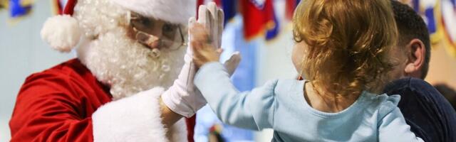 Studija pokazala: Verovanje u Deda Mraza ne čini decu boljom