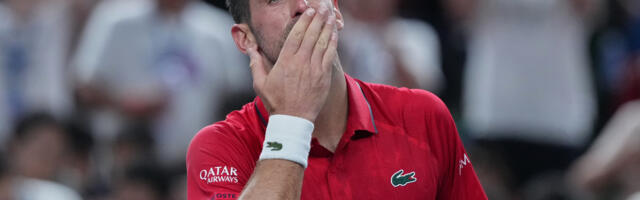 Novakova čestitka na 15 jezika  (VIDEO)