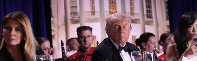 „Trik dogovoren iza scene“: Iluzionista otkrio šta je pisalo na papiru koji je pokazao Melaniji Tramp pre pucnjave