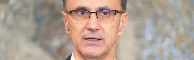 У име професије, против поделе