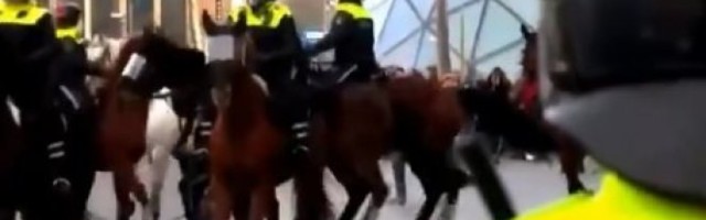 (VIDEO/FOTO) GORI HOLANDIJA, POBUNA ZBOG LOKDAUNA, policija upotrebila suzavac i vodene topove! Zpaljena laboratoriju za testiranje na koronu!