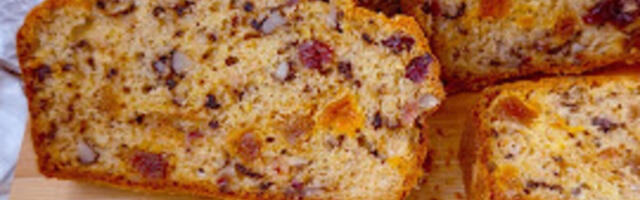 Najsočniji kolač sa suvim voćem: Idealan je za praznike, recept svi zapisuju zbog jedne tajne