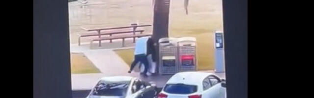 (узнемирујући видео) Херој који је разоружао терористу у Сиднеју идентификован као 43-годишњи муслиман по имену Ахмед ал-Ахмед