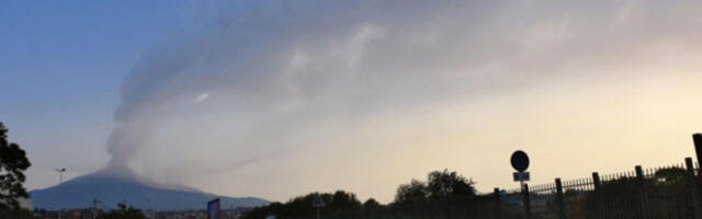 Вулкан Етна показао нове знаке активности, избацио ужарени материјал и пепео