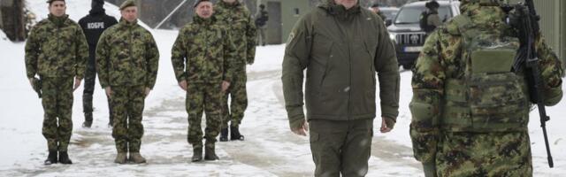 Na Božić uz vojsku na prvoj liniji, ministar Gašić u Kopnenoj zoni bezbednosti: Srbija ima snagu na koju uvek može da se osloni (FOTO)