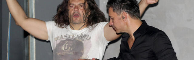 POSTUPAK ACE AMADEUSA KOJI JE SVE ŠOKIRAO: Evo šta je muzičar uradio nakon što je avion sleteo