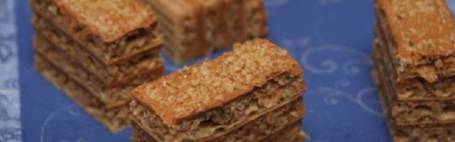Reform oblande pune sočnog čoko fila