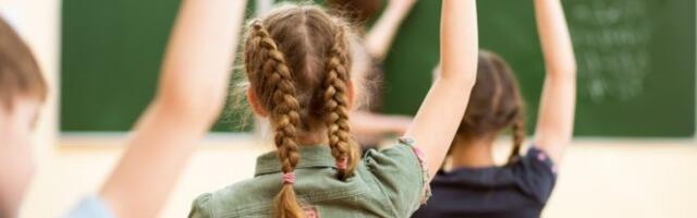 Podjednako uzbuđeni i roditelji i deca - Upis u prvi razred čeka 65.000 dece u Srbiji!