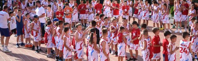 Više od 200 mladih košarkaša na četvrtom kampu “Malina“, posetio ih i Aleksa Avramović (FOTO GALERIJA)