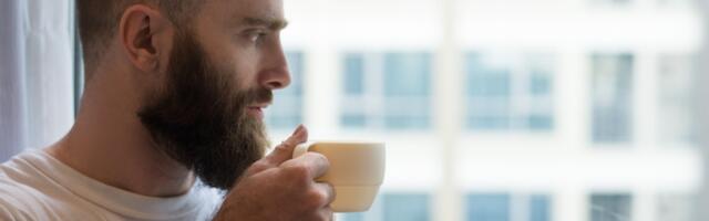 Da li te kafa goji? Samo ako je piješ kao da si u poslastičarnici