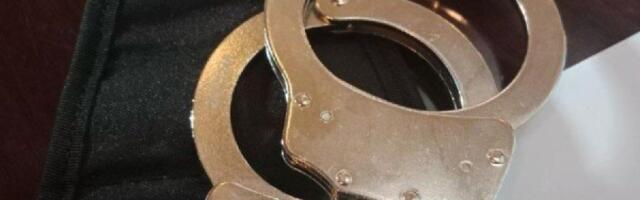 Oborili je, tražili navodno narkotike:  Ovo su detalji napada lažnih policajaca na Karaburmi, devojku spasila komšinica