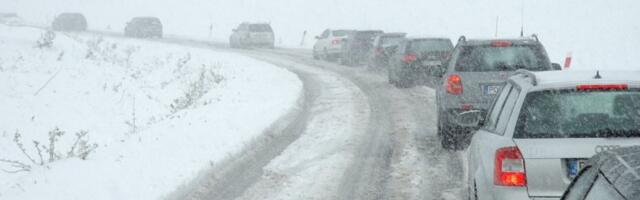 OVO JE DETALJAN SPISAK DEONICA NA KOJIMA IMA SNEGA, POLEDICE, MAGLE I ODRONA! Vozačima se preporučuje oprez!