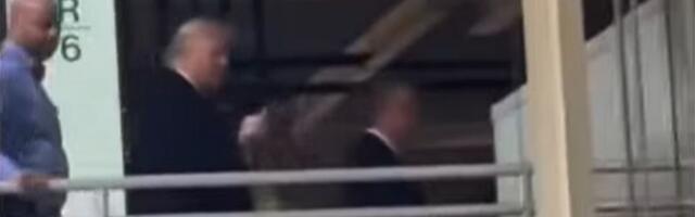 VIDEO: Tramp radniku koji mu je dobacio da je zaštitnik pedofila pokazao srednji prst