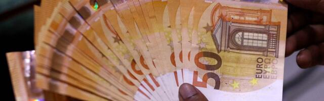 Devizni kurs: Evro sutra 117,42 dinara