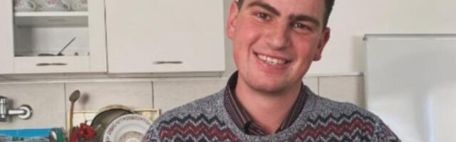 "BRAVO DOMAĆINE, NEKA OMLADINA VIDI I NAUČI" Luka pokazao kako farba jaja za Uskrs, jednim potezom sve oduševio