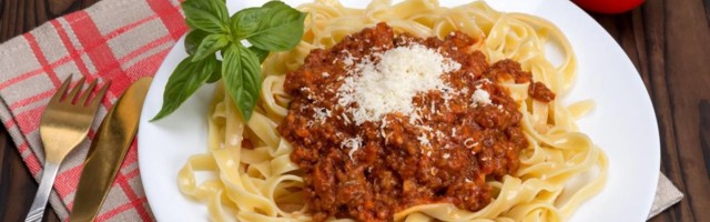 Italijanski kuvar otkrio da potpuno pogrešno spremamo bolonjeze: čak ni testeninu ne odaberemo kako treba, evo kako se to zapravo radi
