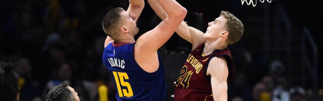 Jokić predvodio Denver, ali nije mogao sam protiv "trojice" - Klivlend timskom igrom do pobede u produžetku /VIDEO/