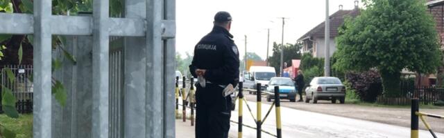 Nije stao policiji - parkirao vozilo pa pobegao
