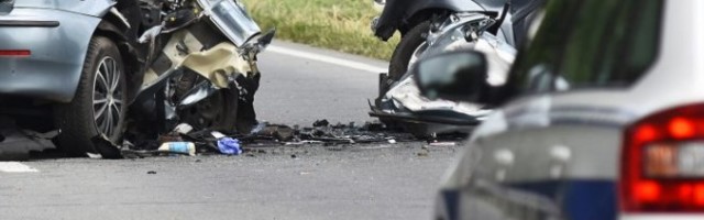 VOZAČ AUTOMOBILA SLETEO SA AUTO-PUTA KOD PEĆINACA, preminuo na licu mesta!