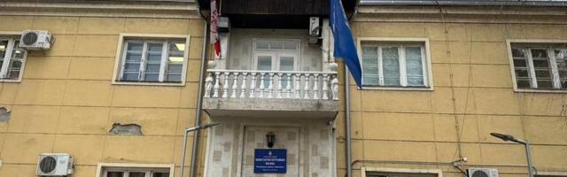 Pijani mladić (18) vozio BMW veoma brzo, pa se s probnom dozvolom zakucao u metalni stub