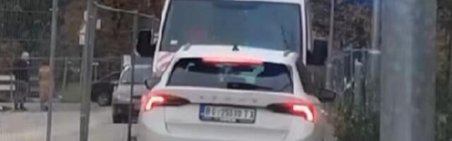 Bahati vozač nije dao Hitnoj pomoći da prođe, svi su zgroženi (VIDEO)