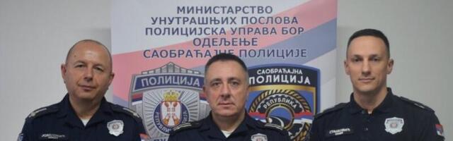 IZ AUTOMOBILA U PLAMENU IZVUKLI LjUDE: Saobraćajci iz Bora i Negotina sprečili tragediju na putu