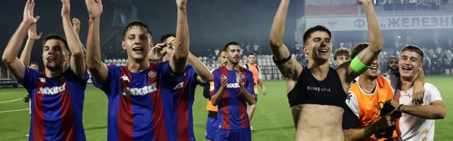 Partizanovi fudbaleri zajedničkom fotografijom pozivaju “grobare” na doček (FOTO)