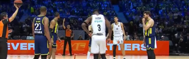 Фенербахче пао у Дубаију