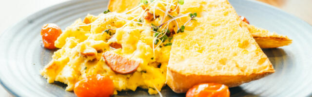 Masala omlet sendvič: Doručak, na indijski način (RECEPT+VIDEO)