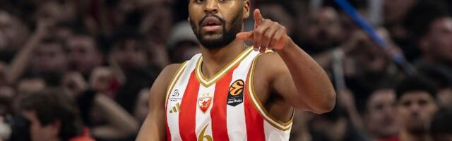 Igrači Zvezde uz narodnjake slavili osvajanje Kupa, Batlerove reakcije su HIT (VIDEO)