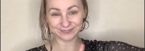 Frizerka otkrila da svi pravimo istu grešku kada peremo kosu: Ovo je promena zbog koje će kosa biti lepša nego ikada