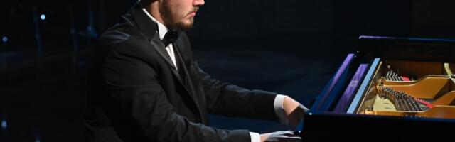 Pijanista Bogdan Dugalić apsolutni pobednik jubilarnog 70. Mocartovog takmičenja: Umetnik iz Srbije osvojio čak 3 nagrade