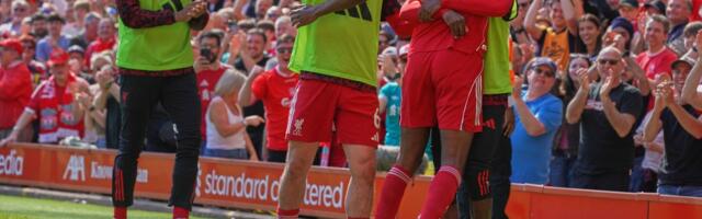 Treći golman Liverpula činio čuda, pa častio na kraju: Liverpul se provukao, Kolumbijac navukao gnev za ružan gest /VIDEO/