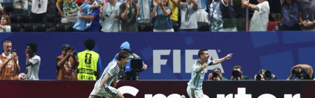 To nije čudo, to je Argentina! Mesi režirao preokret za sva vremena: Promašio penal, pa od 0:2 izvukao Gaučose iz mrtvih, a Enco ih u 92' poslao u četvrtfinale Mundijala! /VIDEO/