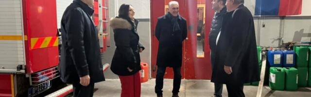 Predstavnici gradskog rukovodstva posetili dežurne službe u novogodišnjoj noći, prvoj bebi dukat od grada Čačka