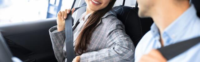 Zašto suvozačev pojas ima platnenu omču, a vozačev ne?