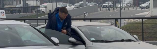 Košarkaši Srbije se bez selektora vratili u Beograd, Avramović se izdvojio od tima i otišao sa aerodroma