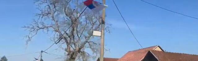 DONJA GRADINA OKIĆENA TROBOJKAMA UOČI DOLASKA VUČIĆA I DODIKA: Predsednik Srbije sutra prisustvuje obeležavanju godišnjice proboja Jasenovačkog logora