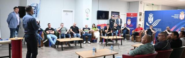 Milićević sa mladima u Požarevcu: Dijalog o ostanku, povratku i budućnosti Srbije - "sa ministrom na Ti"