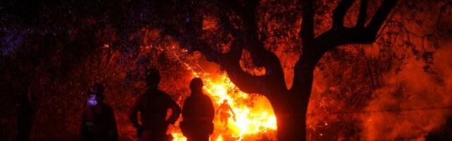DRAMA U GRČKOJ! Ljudi u panici bežali od požara, oko njih ogromna vatrena stihija! (VIDEO)